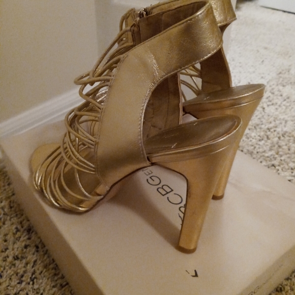 Shoes - Picture 3 of 4